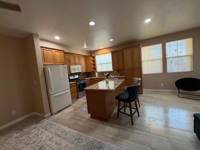 Photo - 1860 E 12th St