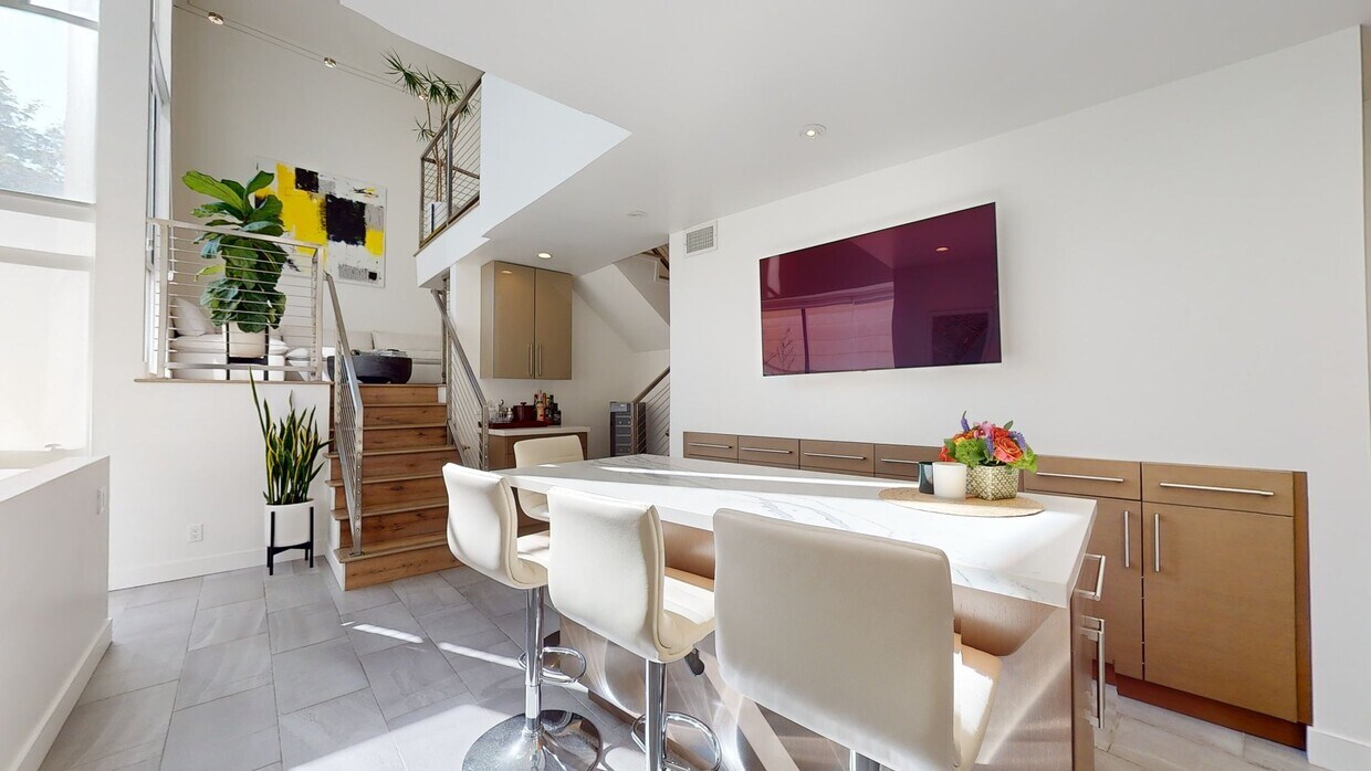 3D Tour - 2222 6th St Unit B