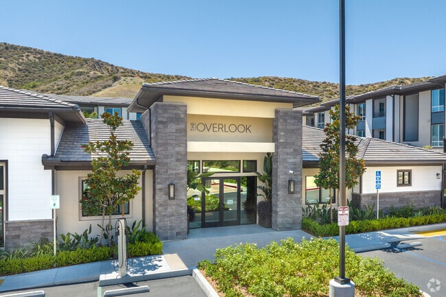 Building Photo - The Overlook Santa Clarita