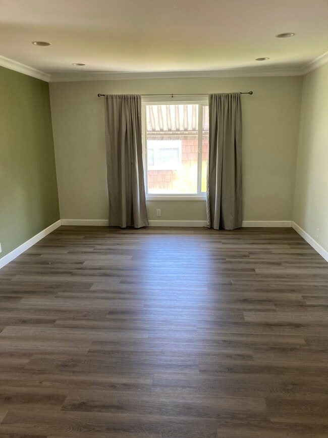 Dining room - 700 E Carson St Unit 2