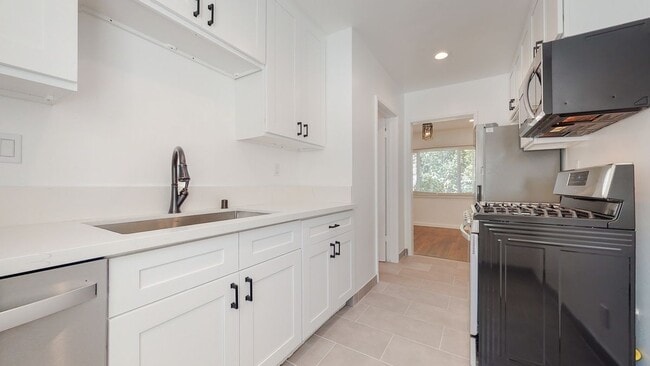 Photo - 3368 Rowena Ave