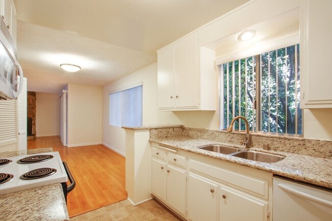 Photo - 12246 Montana Ave Unit 205