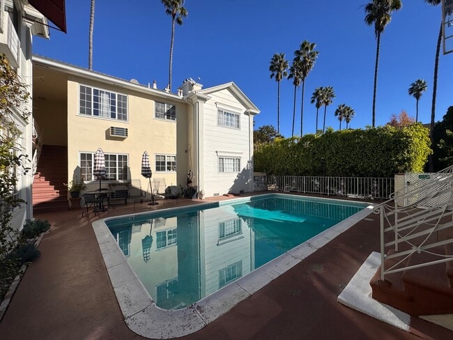 Photo - 12000 Moorpark St Unit 08