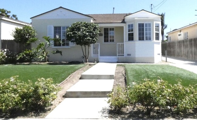 *Available NOW in Inglewood!* - *Available NOW in Inglewood!* House