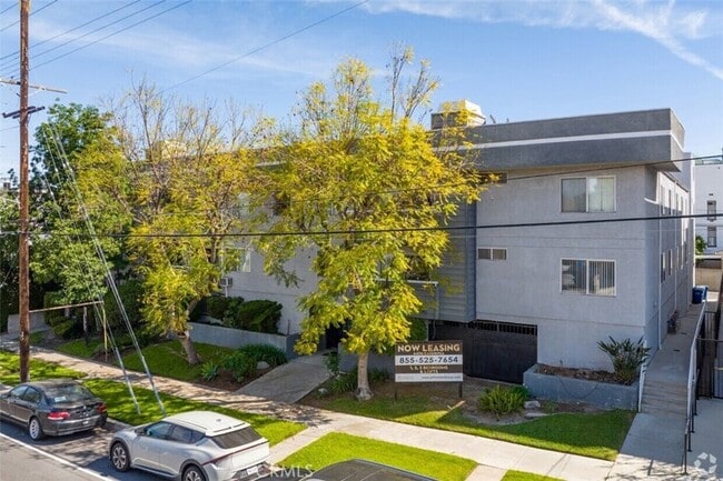 Building Photo - 4406 Cahuenga Blvd Unit 109