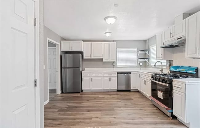 Photo - 211 W Buena Vista St