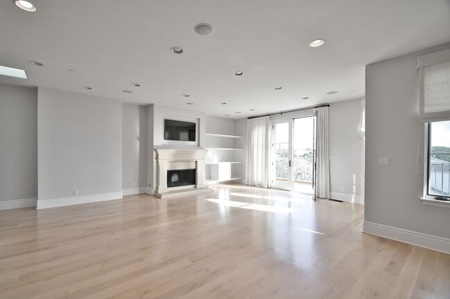 Photo - 3 Bed 3.5 Bath Town Home For Lease - Walk to Beach COMING SOON