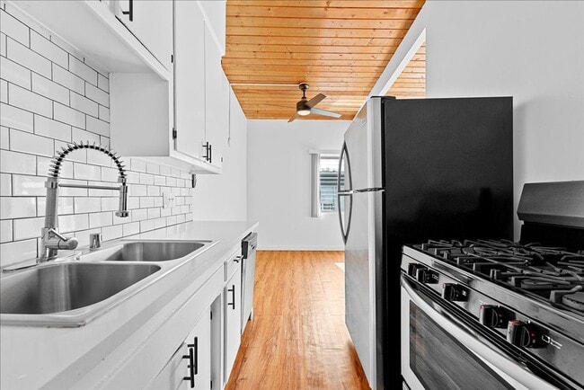 Photo - 6114 Cahuenga Blvd Unit 10