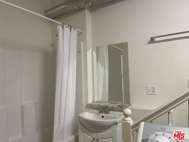 Photo - 2763 Fairmount Ave