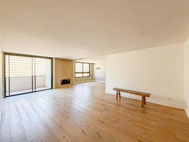 Photo - Top Floor Beautiful 2BD 2BA