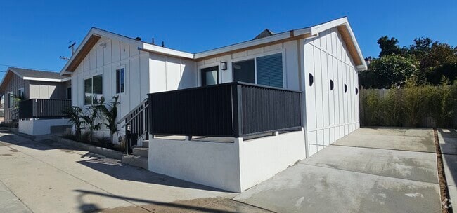 Building Photo - 4727 W 18th St Unit 2 Rental