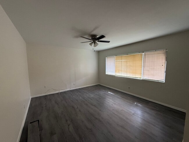 Photo - E. E Campus Way Unit 910