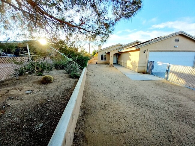 Building Photo - Spacious 3 bedroom, 2 bath with bonus room in Indian Cove