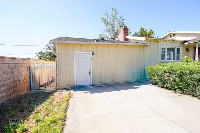 Building Photo - 241 E Etiwanda Ave Unit 241 East Etiwanda Avenue #3