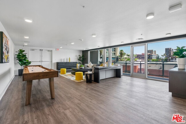 Building Photo - 325 N 1st St Unit 518