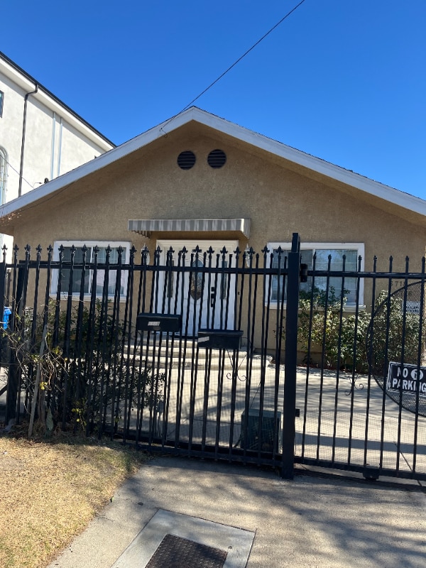 Photo - 6718 Simpson Ave