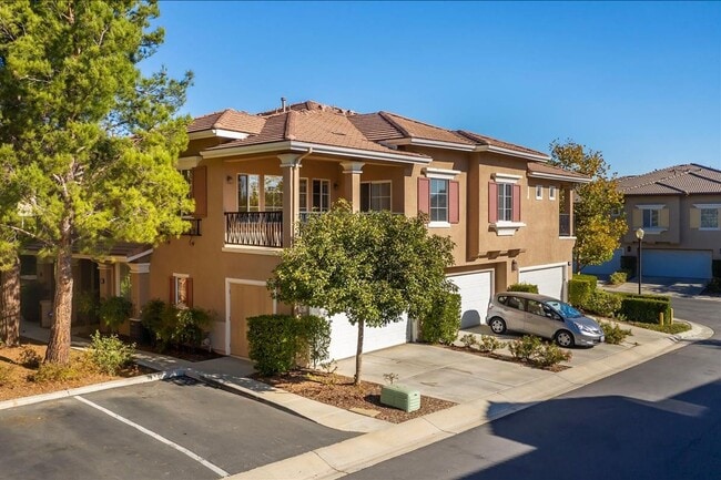Building Photo - IMMACULATE 2+2 VALENCIA TOWNHOME!