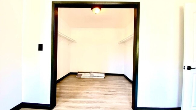 Building Photo - 10522 Brier Ln