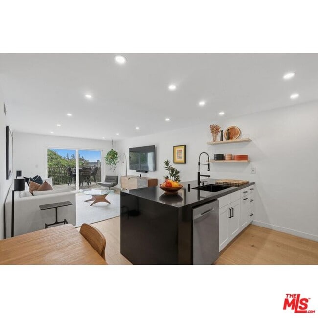 Photo - 1230 Horn Ave Unit 305