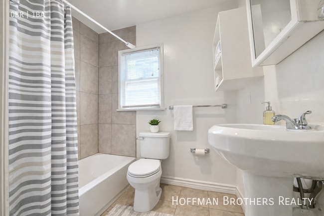 Photo - 301 N Sycamore Ave Unit 13