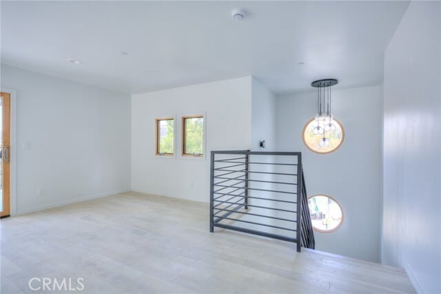 Photo - 470 Sycamore Glen