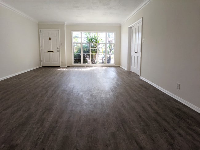 Living Room - 7677 Hollywood Blvd Unit 7677