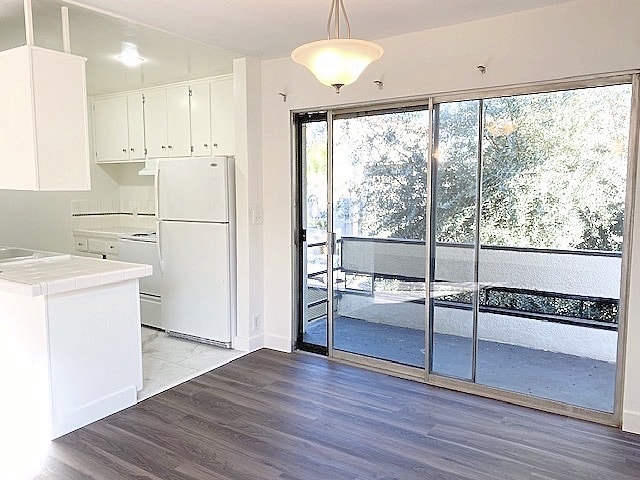 Photo - 435 S Mariposa Ave