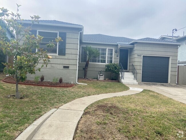 Building Photo - 4 Bedroom 3 Bath + Office / 5th Bedroom Ho... Rental