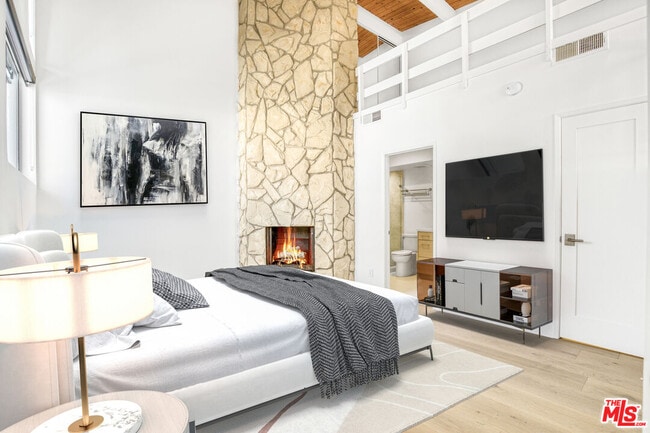 Photo - 986 Granville Ave Unit 6