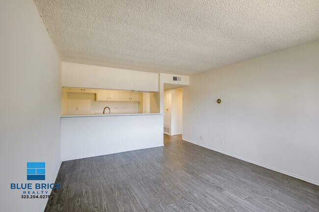 Building Photo - 17834 Burbank Blvd Unit 220