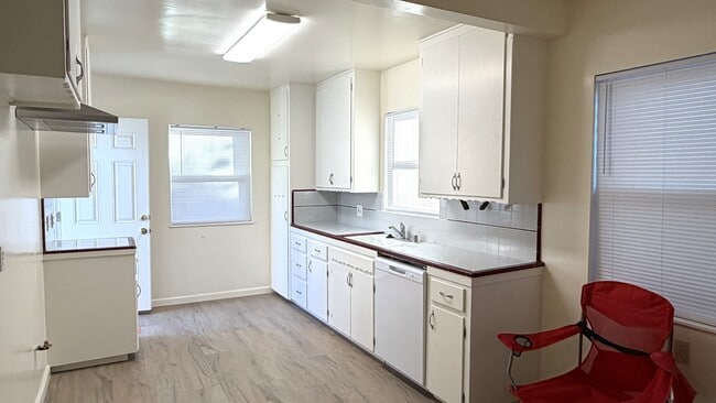 Photo - 3590 Cedar Ave