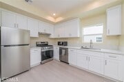 Photo - 642 W Grand Ave
