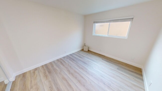 Photo - 325 E Ave