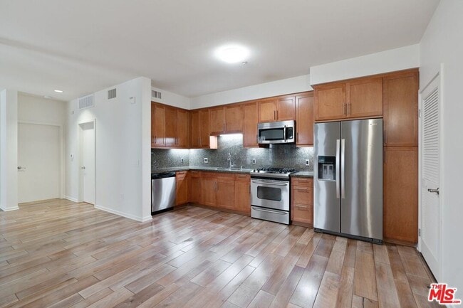 Building Photo - Colorado Commons Unit O128