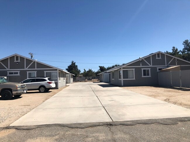 Building Photo - 14025 Smoketree St Unit A