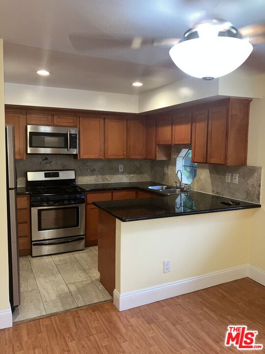 Building Photo - 698 S Berendo St Unit 103