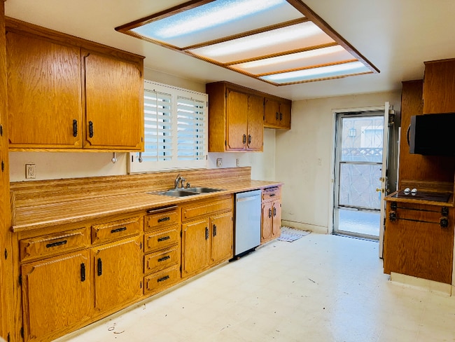 Photo - 5804 Los Pacos St