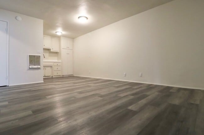 Photo - 241 Campbell Way Unit B