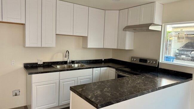 Photo - 702 Walnut St