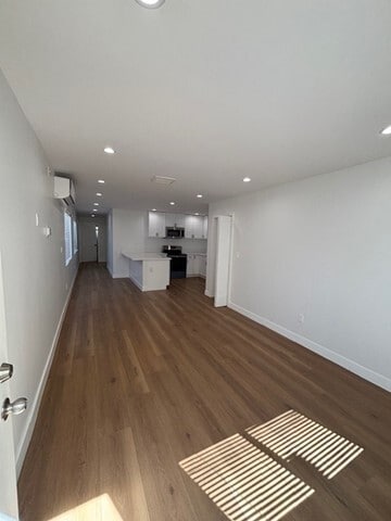 Building Photo - 319 E 106th St Unit 317 1/4