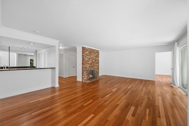 Photo - 404 San Vicente Blvd Unit 201