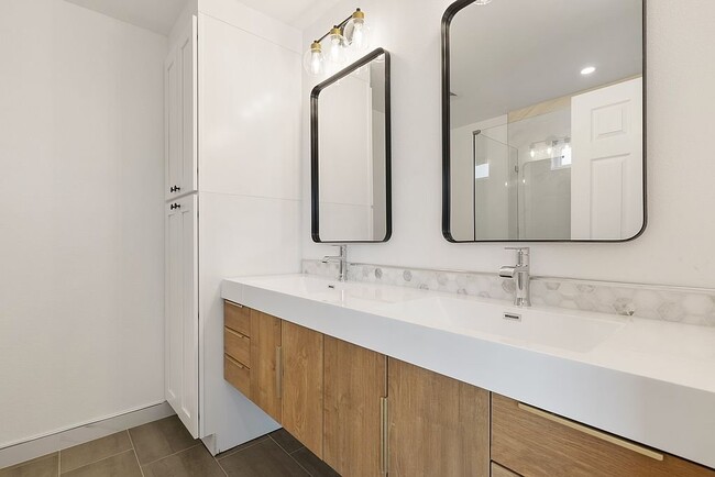 Photo - 17314 De Groot Pl