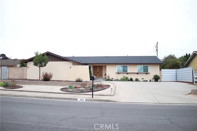 Building Photo - 586 Poppy Ln