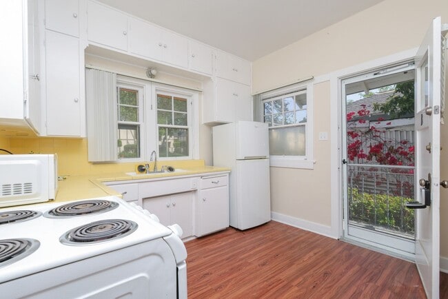 Building Photo - 1022 S Euclid Ave Unit B