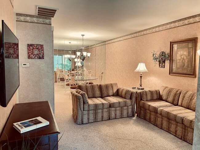 Photo - 2812 N Auburn Ct Unit 107