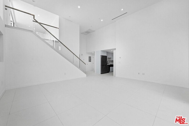 Photo - 621 Kings Rd Unit 1