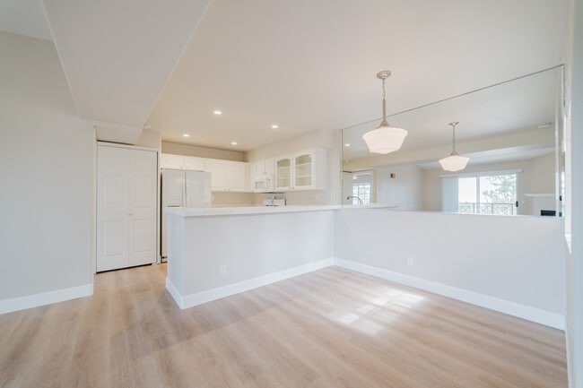 Photo - 7001 Ballena Way
