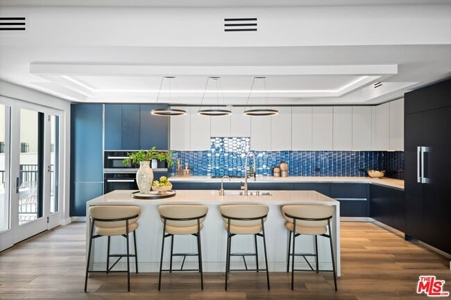 Building Photo - 160 N La Peer Dr Unit 205