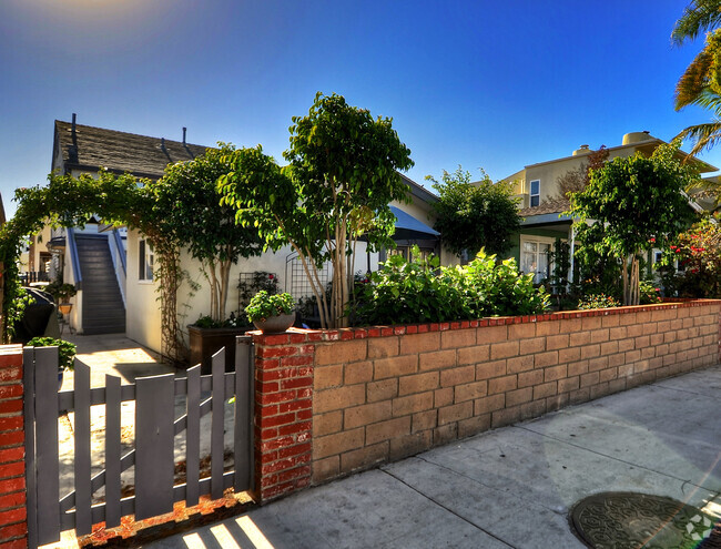 Building Photo - 313 E Bay Ave Unit Lower Rental