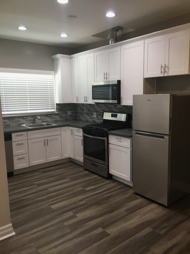 Building Photo - 120 Franklin Ct Unit 1